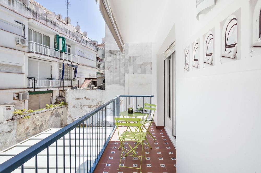 Group Blue And White Hotel 3*