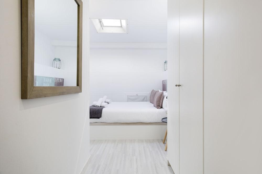 Hotel Group Blue And White 3*